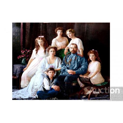 Император Николай Второй со своей семьей.