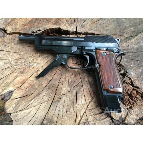 Пістолет Beretta 93 R