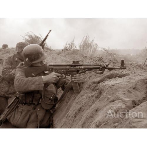 Солдат вермахта с автоматом Stg 44.