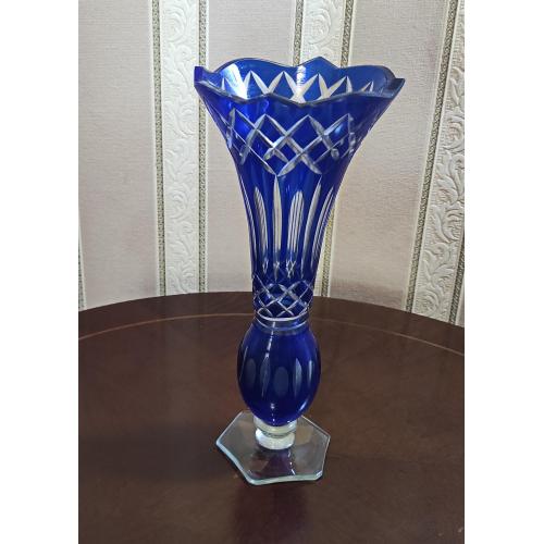 Ваза, цветной резной хрусталь