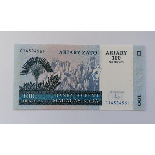 Мадагаскар 100 ариари 2004г. UNC. 