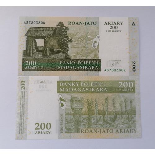Мадагаскар 200 ариари 2004г. UNC. 