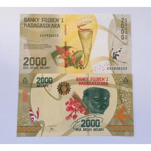 Мадагаскар 2000 ариари 2017г. UNC. 