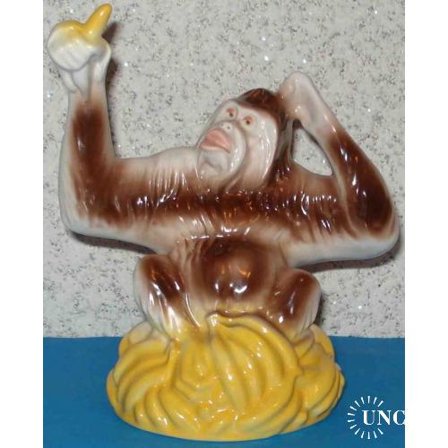фарфоровая статуэтка Обезьяна с бананом Коростень
