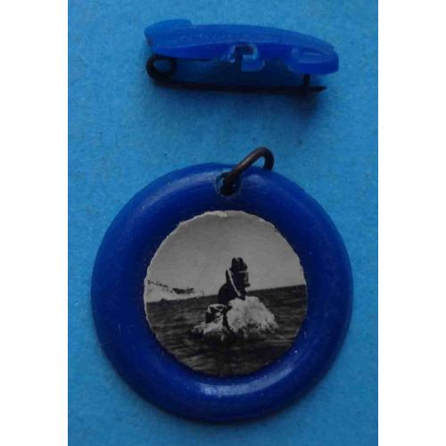 Памятное фото на значке Море Крым (61)