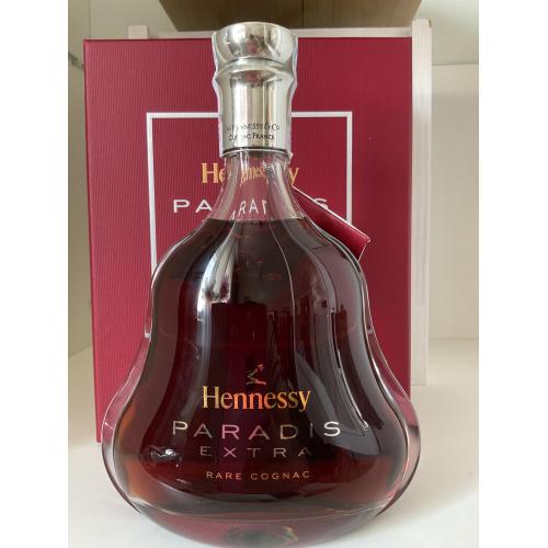 Hennessy Paradis  extra