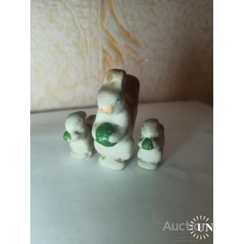 3 фигурки - белочек Туригинский фарфоровый завод