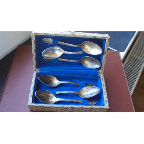 Набор чайных ложек в футляре. Мельхиор СССР.