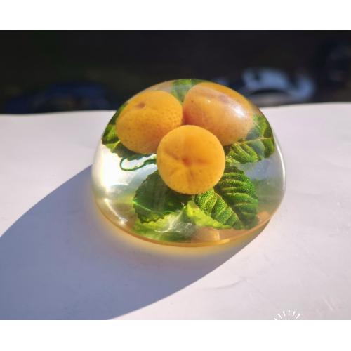 * Пресс-папье - винтаж *  Lucite.