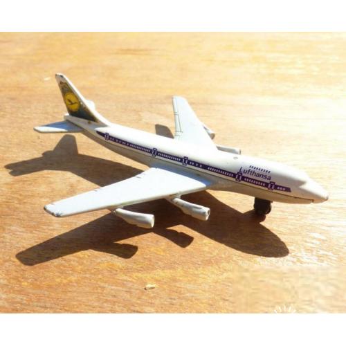 самолет - металл - Matchbox - lufthansa 1973 год  - боинг 747 -