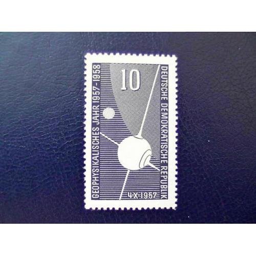 Поштова марка Німеччина НДР " Космос " 1957 рік ** 