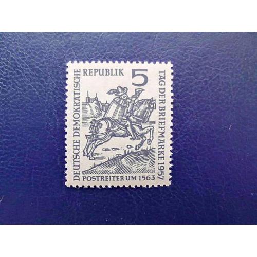  Поштова марка Німеччина НДР " Поштовий вершник 1563 року " 1957 рік **