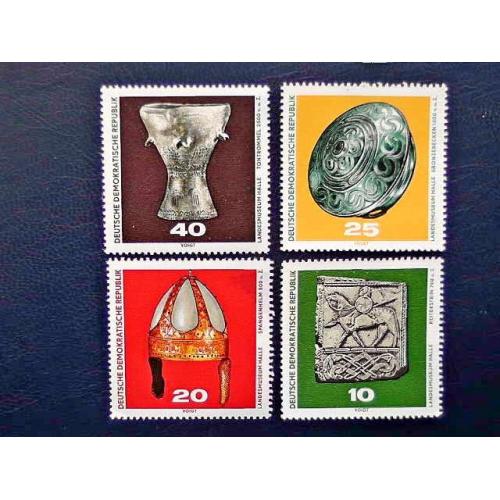  Серія поштових марок Німеччина НДР " Скарби музею Галле " 1971 рік **