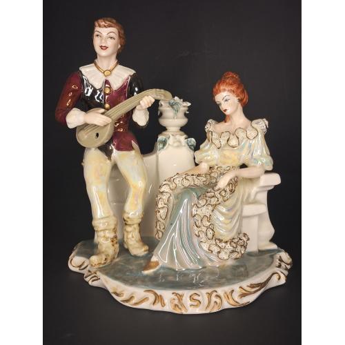 Вінтажна статуетка «Менестріль з дамою», фарфор, Savu Piano de Jos ,Румунія, середина 20 в