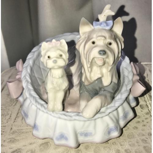 Фарфоровая статуэтка Lladro «Наш уютный дом» "Our Cozy Home" 