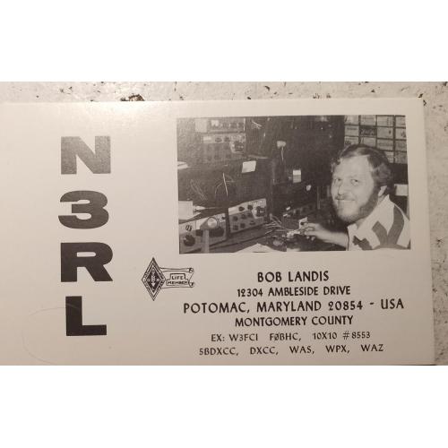 QSL-карточка.  На фото домашняя радиостанция любителя из США. Потомак, Мериленд, США. 1980 г.