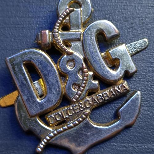 Емблема італійського логотип бренду Dolce &amp; Gabbana.