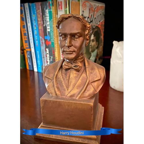 Бюст известного иллюзиониста и фокусника Гарри Гудини. Высокий постамент. 