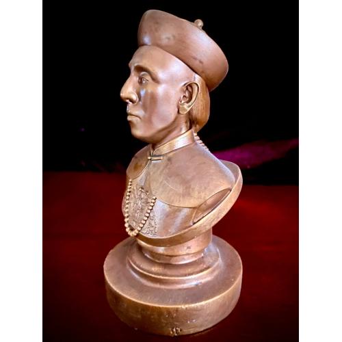 ​Бюст известного иллюзиониста и фокусника Окито