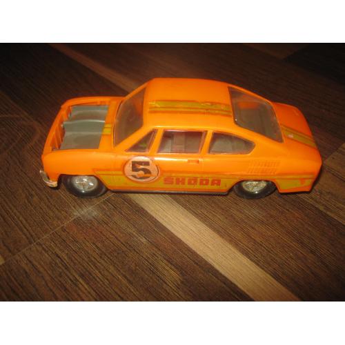 Skoda,пластик.Под ремонт