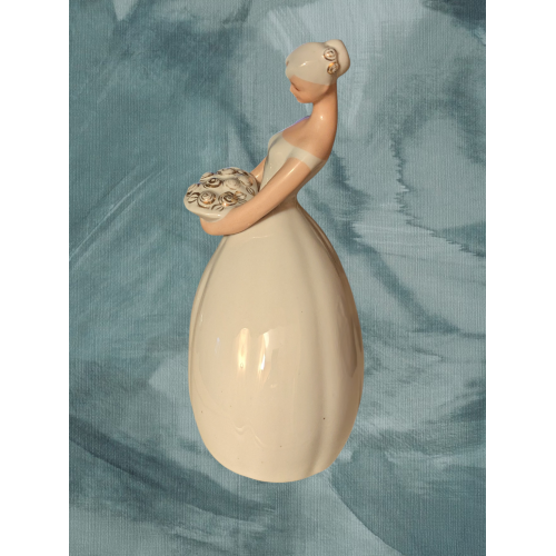 "Дебют" или "Невеста с букетом"