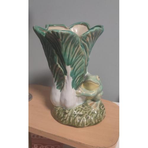 Китайская декоративная ваза с лягушкой