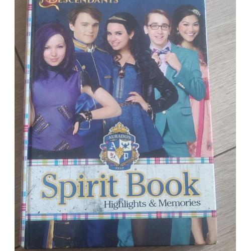 Spirit Book: Highlights &amp; Memories (Disney Descendants: Auradon Prep)