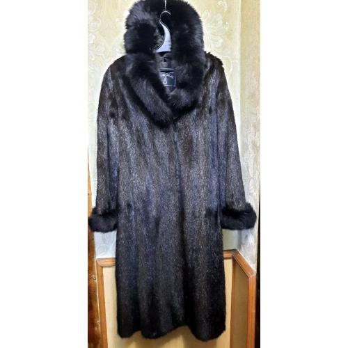 Шуба жіноча зі стриженої нутрії з капюшоном