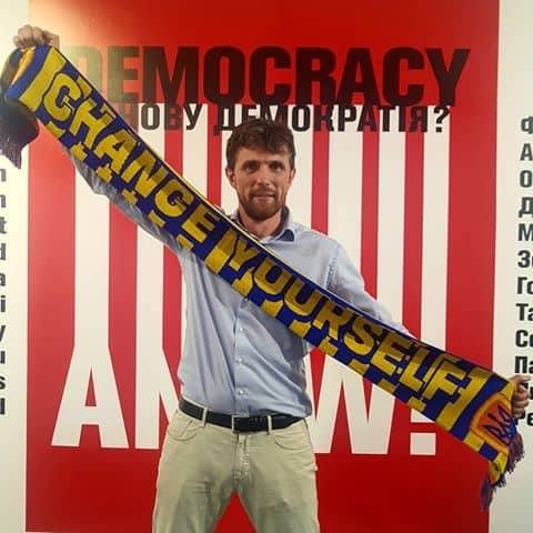 Один із видів шарфів наразі експонується у Pinchuk Art Centre у рамках виставки «І знову демократія?»
